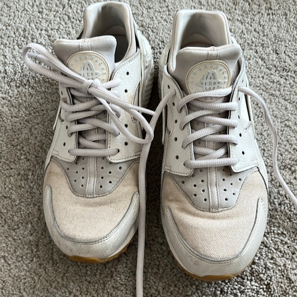 Nike Air Huarache Sneakers - Picture 1 of 6